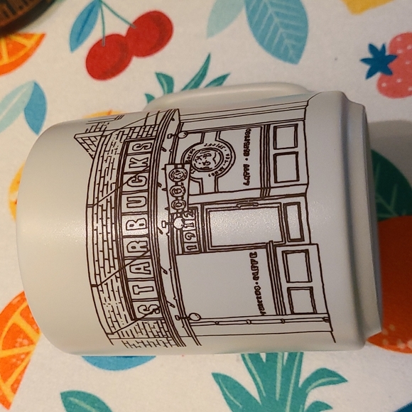 Limited edition 2018 Starbucks mug set - Picture 8 of 9
